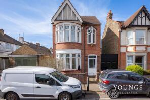 75, Hainault Avenue, Westcliff-on-sea SS0 9EZ