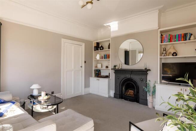 Flat 3, 127 Barnett Wood Lane-6.jpg