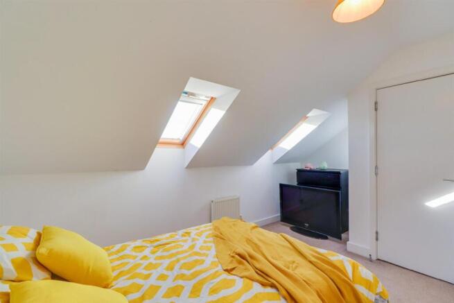 4 bed Town House to rent Image 7
