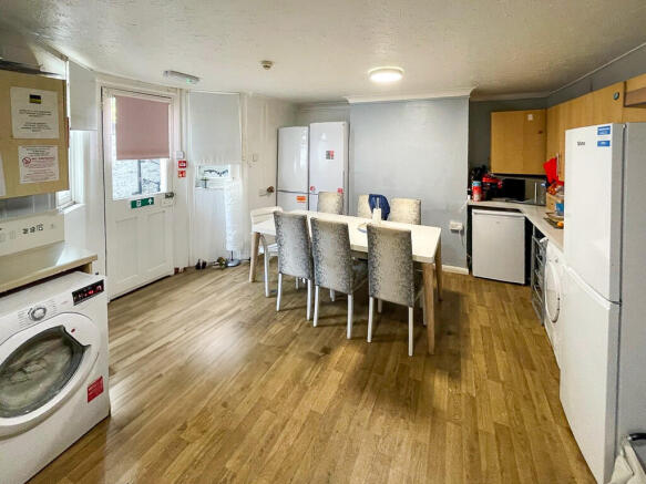 Kitchen diner (2)