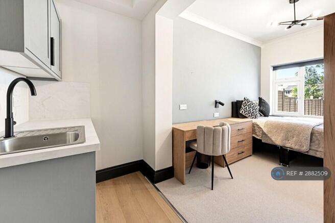 Room 2 - £1200 Pcm