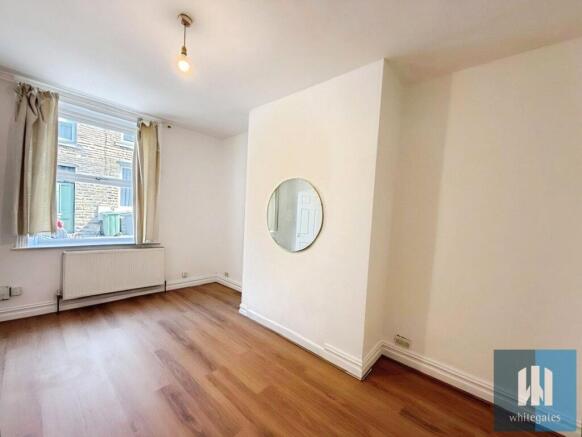 2 bed Terraced to rent Image 4