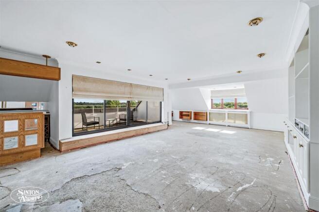 Flat 18, Perivale Lodge-2.jpg
