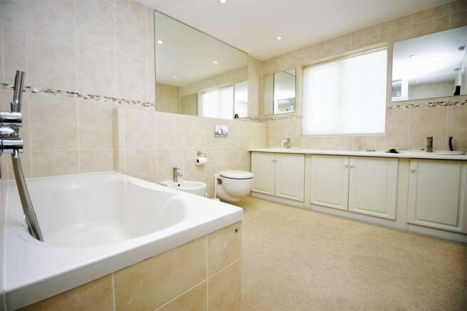 Master En-Suite