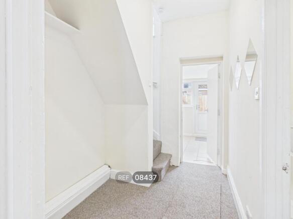 2 bed Terraced to rent Image 6