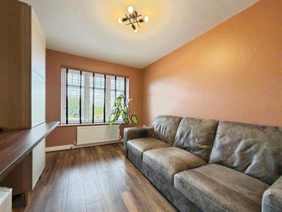 4 bed Detached for sale Image 12