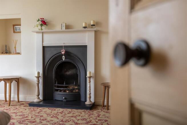 The Willows-Sitting Room E.jpg