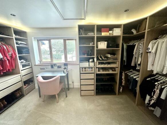 MASTER BEDROOM SUITE