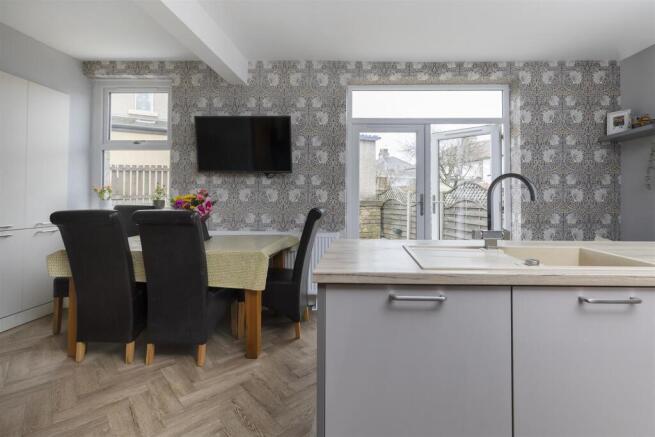 3 bed Semi-Detached for sale Image 11