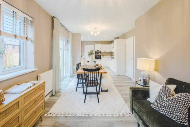 Lawrence Avenue, Shrivenham, SN6 photo 4