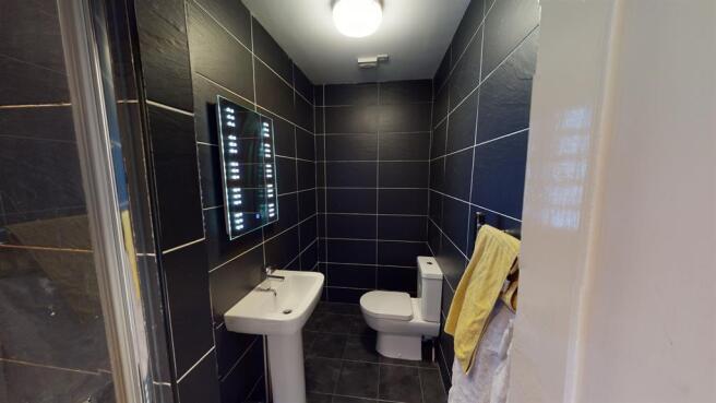 5 bed Semi-Detached for sale Image 5