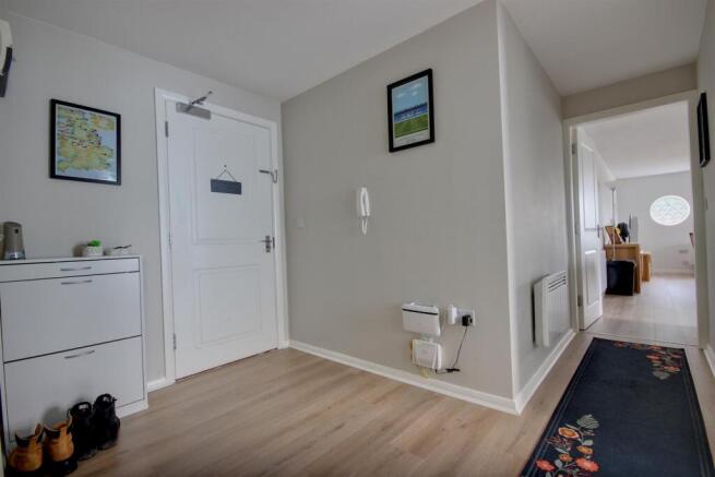 2 bed Apartment for sale Image 5