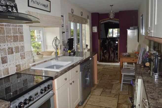 KITCHEN/BREAKFAST ROOM