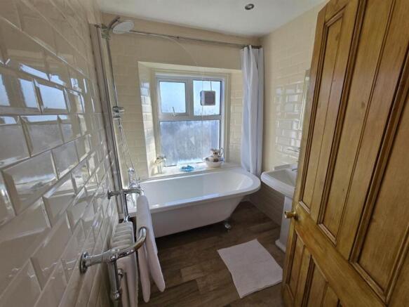 BATHROOM 2.jpg