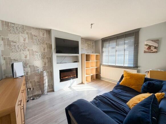 Fairford Crescent, Downhead Park, MK15 photo 2