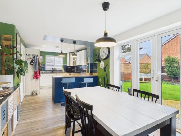 Kitchen/ Dining Room
