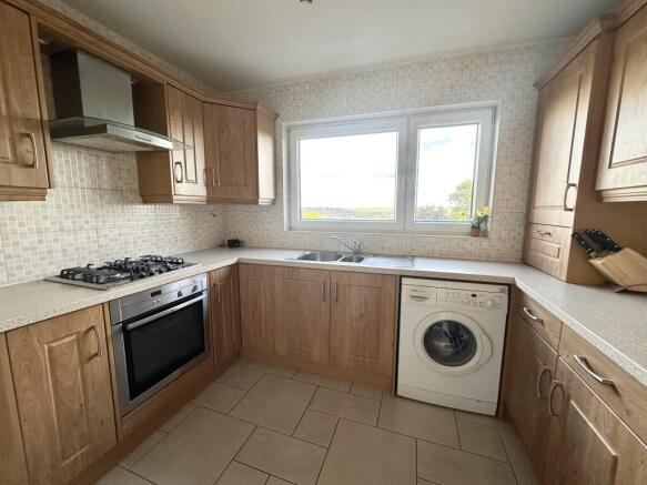 2 bed Apartment to rent Image 4