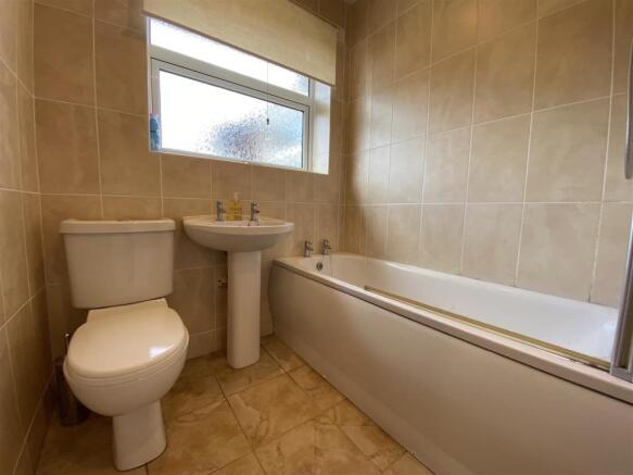 BATHROOM/WC