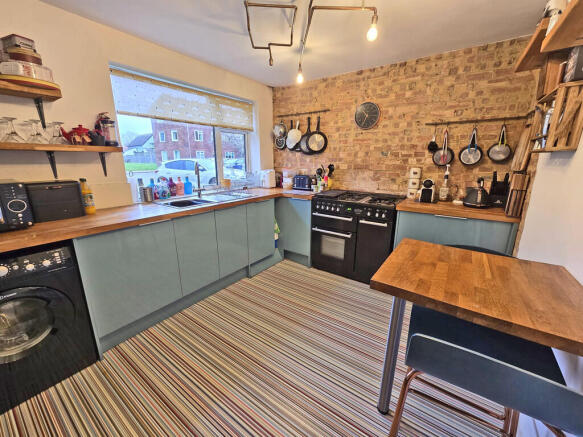 Meadway Court, Southwick photo 3