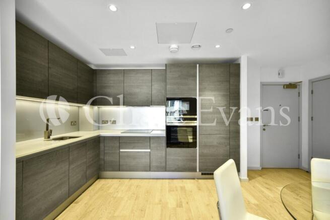 Onyx Apartments, Cam