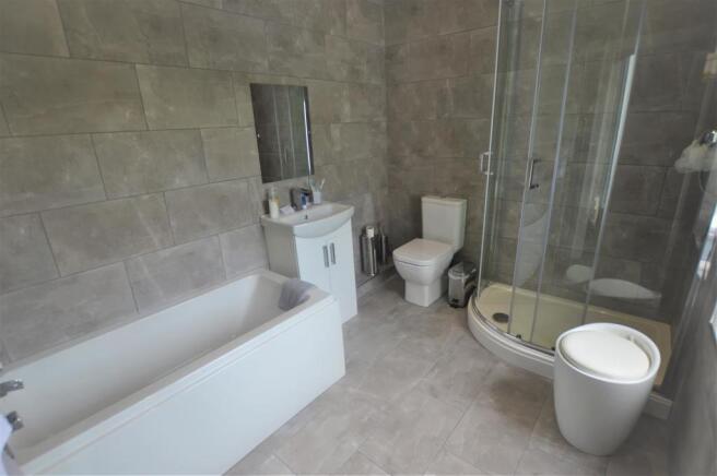 Family Bathroom.JPG