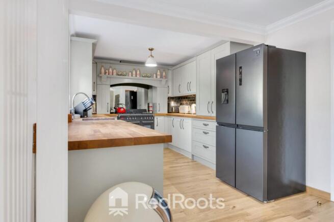 4 bed Detached for sale Image 10