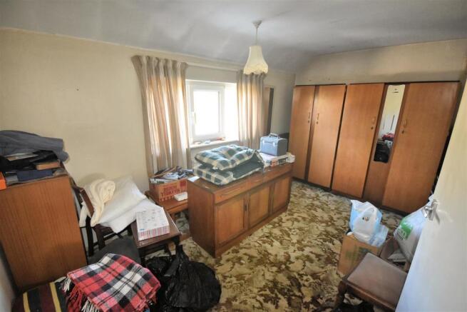 Bedroom 1.jpg