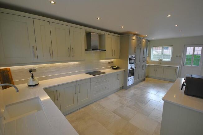 4 bed Detached for sale Image 4