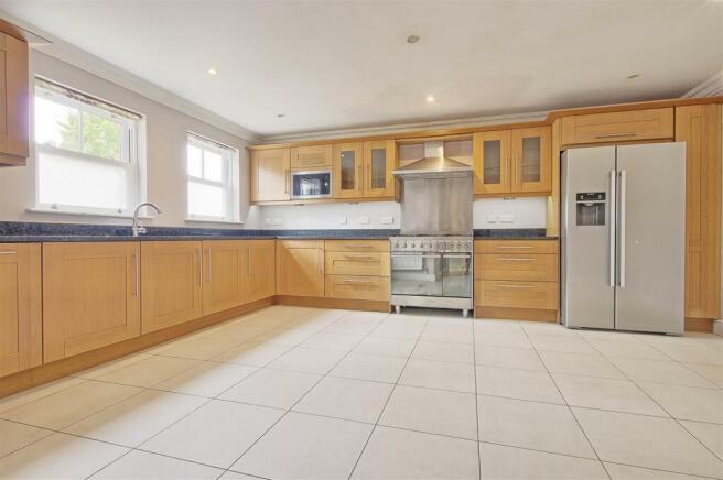 Kitchen 2.jpg