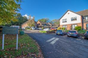 Flat 17, Rosecott, Havant Road, Horndean, Waterlooville PO8 0XA