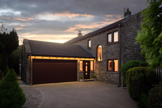 5 bed Detached for sale Image 5