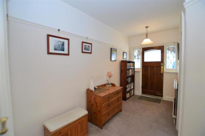 24 Bryanston Avenue hall.JPG