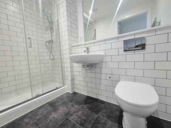 2 bed Apartment to rent Image 8
