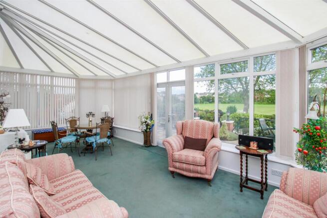 4 bed Detached Bungalow for sale Image 7