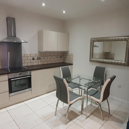 2 bed Apartment to rent Image 7