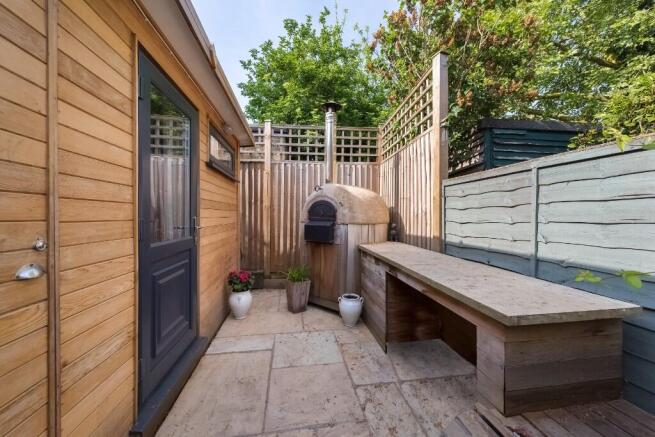 Cabin & pizza oven