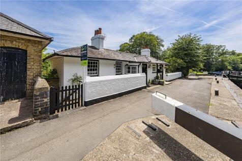 Iver Lane, Uxbridge