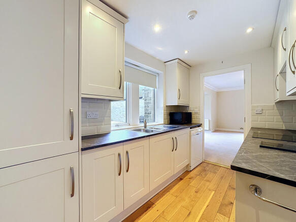 2 bed Apartment to rent Image 8