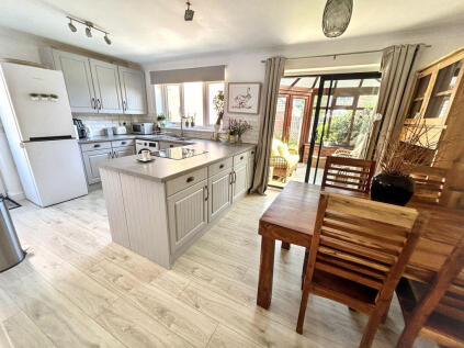White Clover Road, Bradwell