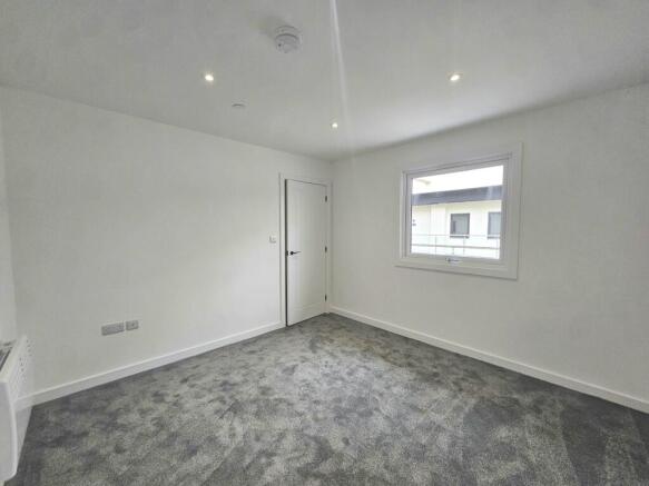 2 bed Apartment to rent Image 4