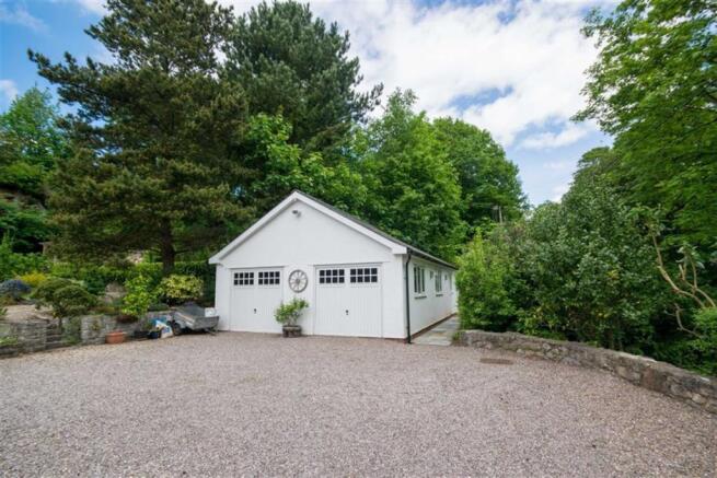 DETACHED DOUBLE GARAGE