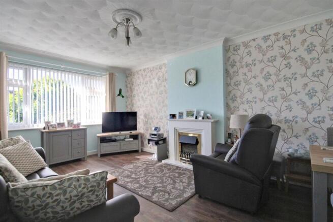 2 bed Semi-Detached Bungalow for sale Image 4