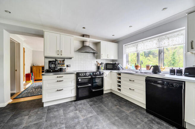 Bassett Green Drive, Bassett, Southampton, Hampshire, SO16 photo 3