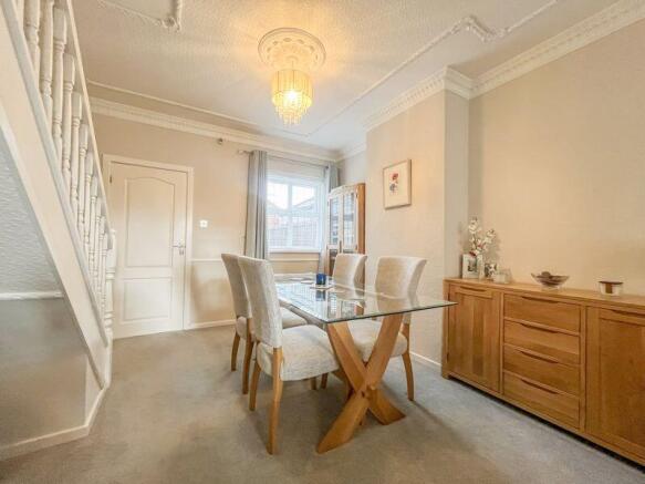 LIVING ROOM/DINER