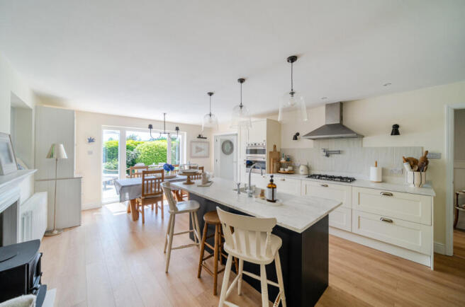 1484927-21-6a4bed...