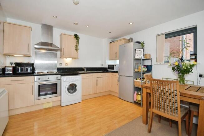 2 bed Apartment for sale Image 4
