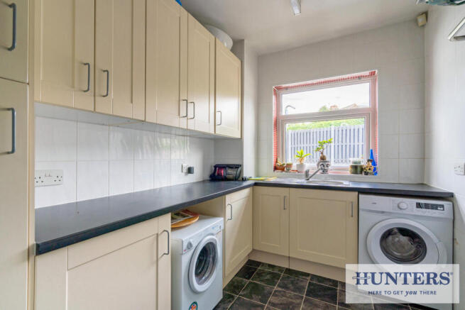 4 bed Semi-Detached Bungalow for sale Image 6