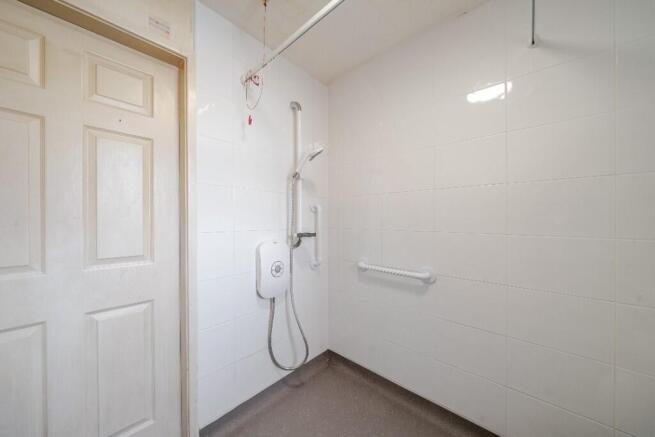 2 bed Ground Flat for sale Image 12