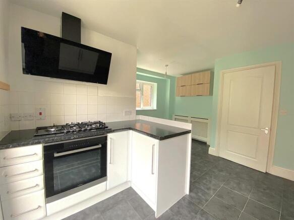 2 Edinburg Rd - Kitchen2.jpg