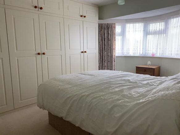 bed1.jpg
